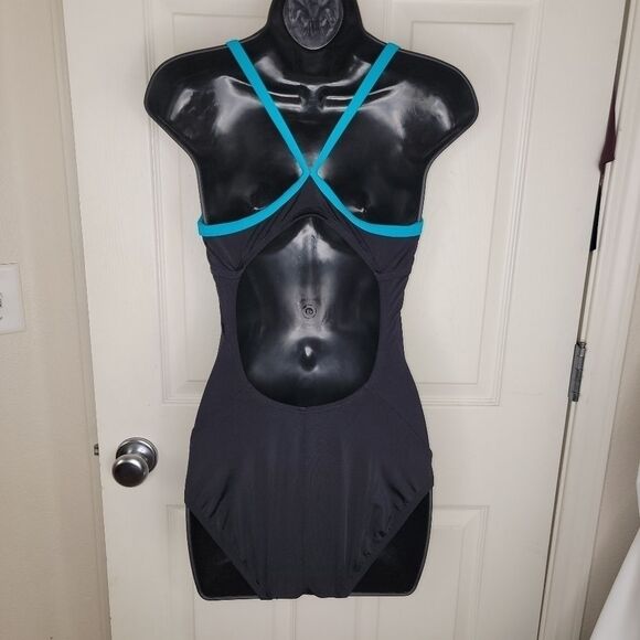 Nike Chevron print one piece swimsuit size 8 - Picture 4 of 8